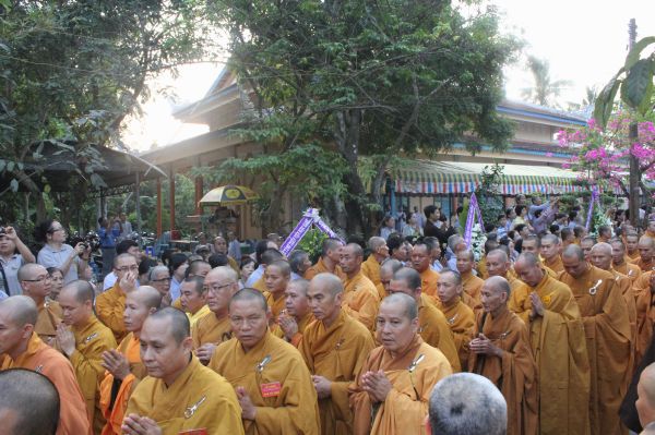 Vĩnh Long: Hàng ngàn Tăng Ni, Phật tử tham dự lễ cung tống kim quan nhập Bảo tháp