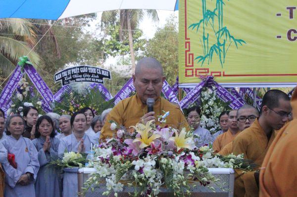 Vĩnh Long: Hàng ngàn Tăng Ni, Phật tử tham dự lễ cung tống kim quan nhập Bảo tháp
