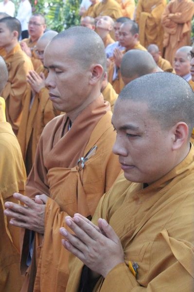 Vĩnh Long: Hàng ngàn Tăng Ni, Phật tử tham dự lễ cung tống kim quan nhập Bảo tháp