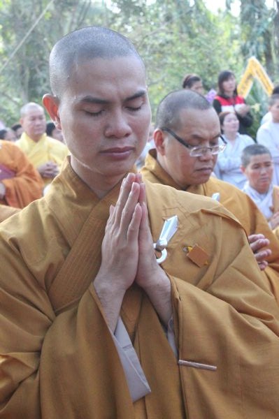 Vĩnh Long: Hàng ngàn Tăng Ni, Phật tử tham dự lễ cung tống kim quan nhập Bảo tháp