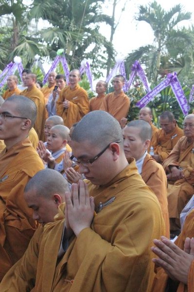 Vĩnh Long: Hàng ngàn Tăng Ni, Phật tử tham dự lễ cung tống kim quan nhập Bảo tháp