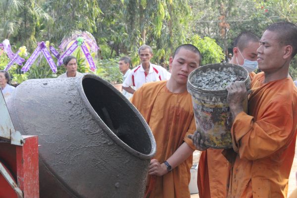 Vĩnh Long: Hàng ngàn Tăng Ni, Phật tử tham dự lễ cung tống kim quan nhập Bảo tháp