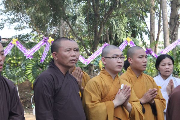 Vĩnh Long: Hàng ngàn Tăng Ni, Phật tử tham dự lễ cung tống kim quan nhập Bảo tháp