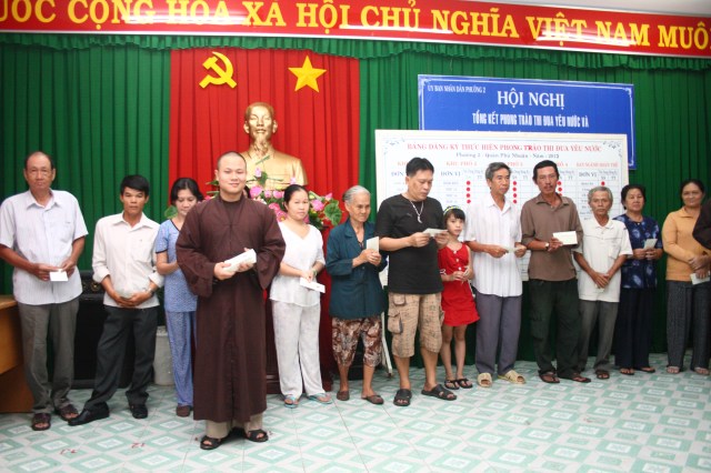 Hội từ thiện Đạo Phật Ngày Nay chăm lo tết cho người nghèo P. 2, Q. Phú Nhuận