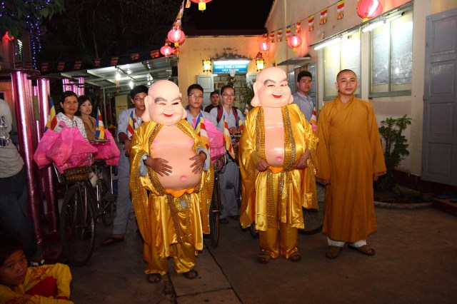 Năm 2012 – Nụ cười Di Lặc đã mang quà đến tận tay người nghèo