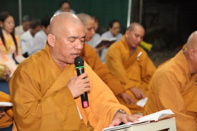 Chùm ảnh: Lễ đón giao thừa xuân Quý Tỵ tại chùa Giác Ngộ