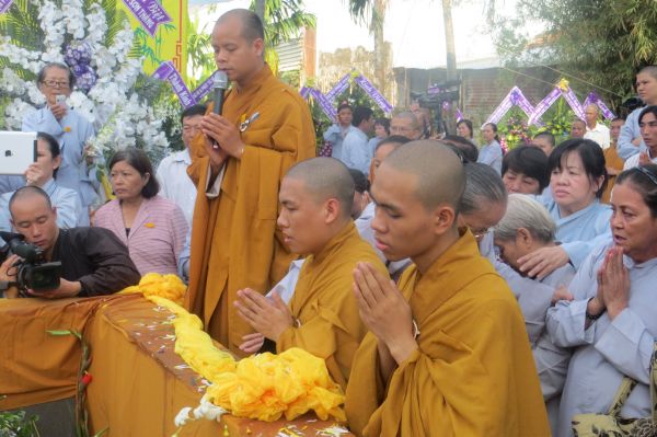 Vĩnh Long: Xúc động chùm ảnh lễ tiễn đưa HT. Thích Đắc Pháp về cõi Phật