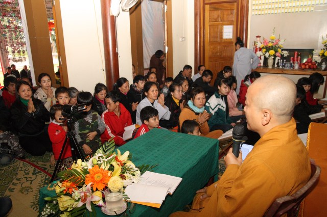 Hội từ thiện Đạo Phật Ngày Nay giúp đỡ người nghèo tại Hà Tĩnh