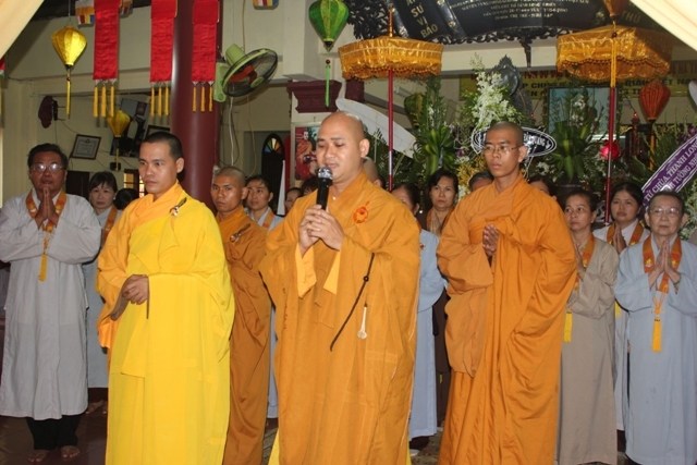 Chùm ảnh: Các phái đoàn viếng cố HT. Thích Huệ Hiền ngày 11/03/2013