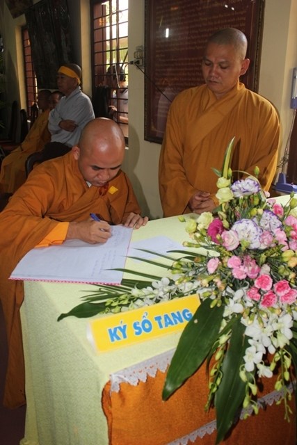 Chùm ảnh: Các phái đoàn viếng cố HT. Thích Huệ Hiền ngày 11/03/2013