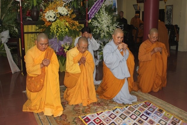 Chùm ảnh: Các phái đoàn viếng cố HT. Thích Huệ Hiền ngày 11/03/2013