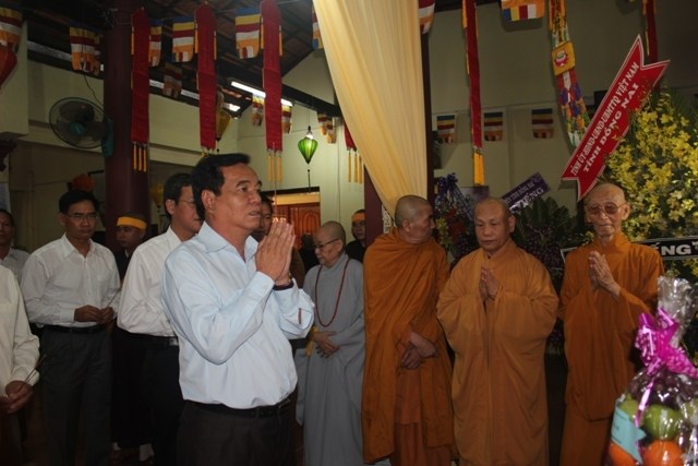 Chùm ảnh: Các phái đoàn viếng cố HT. Thích Huệ Hiền ngày 11/03/2013