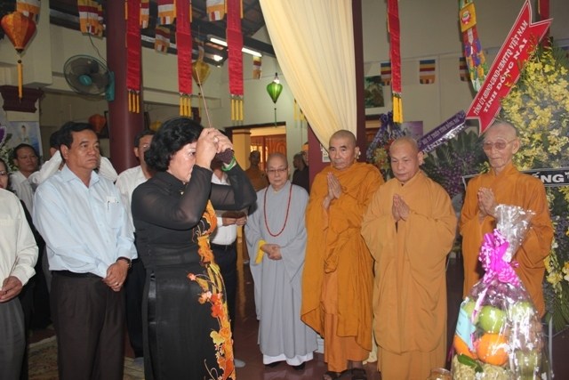 Chùm ảnh: Các phái đoàn viếng cố HT. Thích Huệ Hiền ngày 11/03/2013