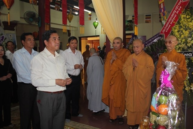 Chùm ảnh: Các phái đoàn viếng cố HT. Thích Huệ Hiền ngày 11/03/2013