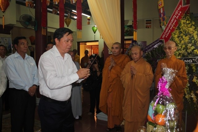 Chùm ảnh: Các phái đoàn viếng cố HT. Thích Huệ Hiền ngày 11/03/2013