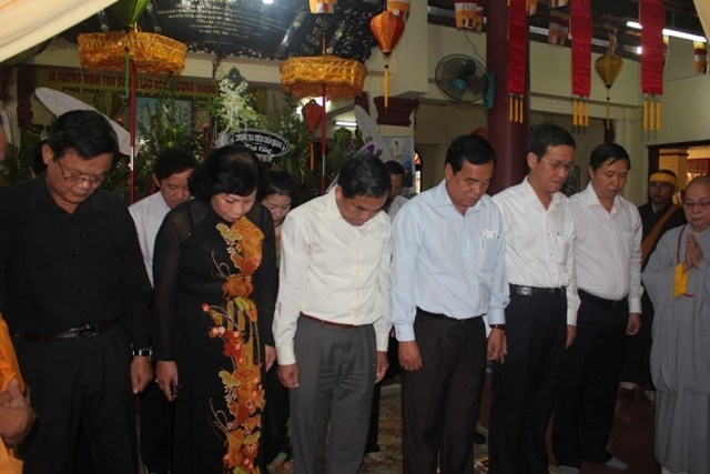 Chùm ảnh: Các phái đoàn viếng cố HT. Thích Huệ Hiền ngày 11/03/2013