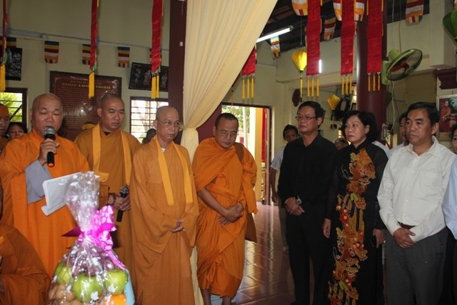 Chùm ảnh: Các phái đoàn viếng cố HT. Thích Huệ Hiền ngày 11/03/2013