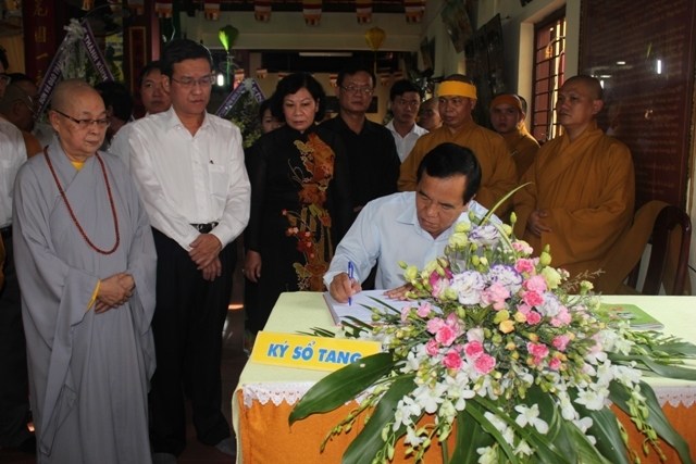 Chùm ảnh: Các phái đoàn viếng cố HT. Thích Huệ Hiền ngày 11/03/2013