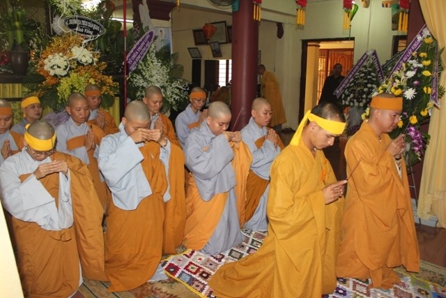 Chùm ảnh: Các phái đoàn viếng cố HT. Thích Huệ Hiền ngày 11/03/2013