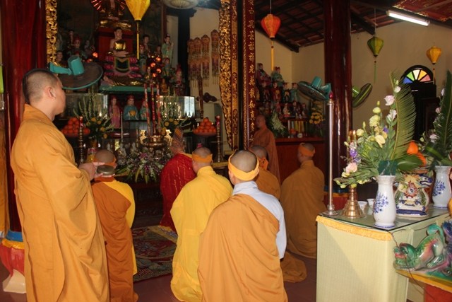 Chùm ảnh: Các phái đoàn viếng cố HT. Thích Huệ Hiền ngày 11/03/2013