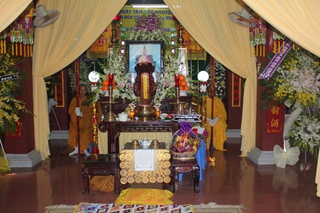 Chùm ảnh: Các phái đoàn viếng cố HT. Thích Huệ Hiền ngày 11/03/2013