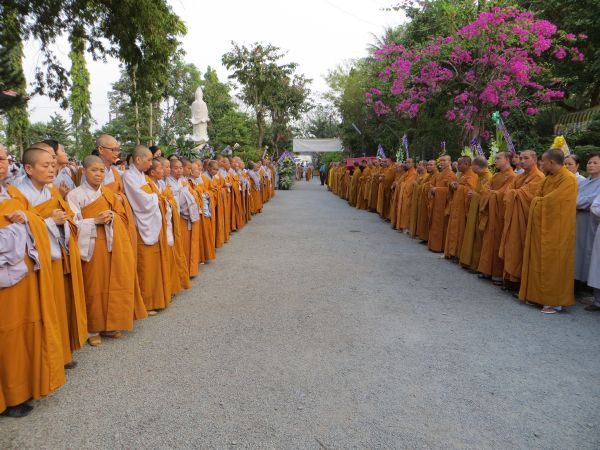 Vĩnh Long: Xúc động chùm ảnh lễ tiễn đưa HT. Thích Đắc Pháp về cõi Phật