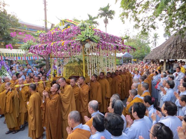 Vĩnh Long: Xúc động chùm ảnh lễ tiễn đưa HT. Thích Đắc Pháp về cõi Phật