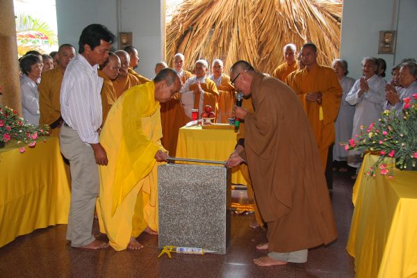 Hóc Môn: Lễ động thổ trùng tu chùa Linh Sơn