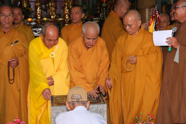 Hóc Môn: Lễ động thổ trùng tu chùa Linh Sơn