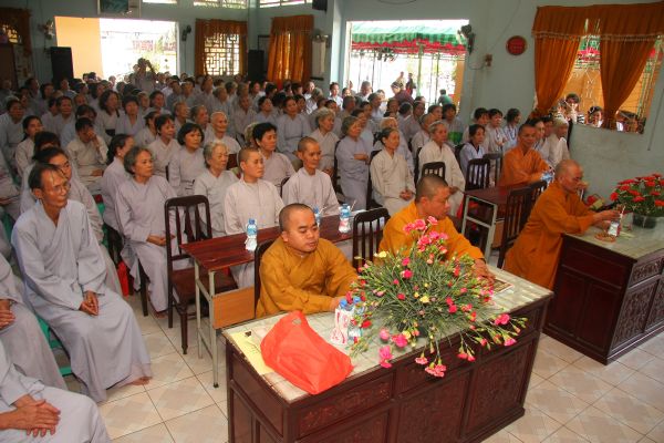 TP.HCM: Đêm hoa đăng mừng Thánh đạo