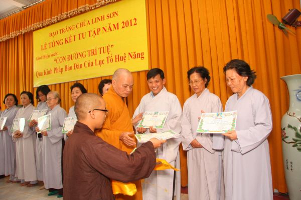 TP.HCM: Đêm hoa đăng mừng Thánh đạo