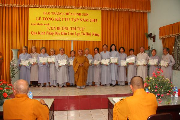 TP.HCM: Đêm hoa đăng mừng Thánh đạo