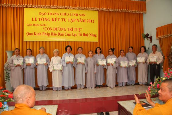 TP.HCM: Đêm hoa đăng mừng Thánh đạo