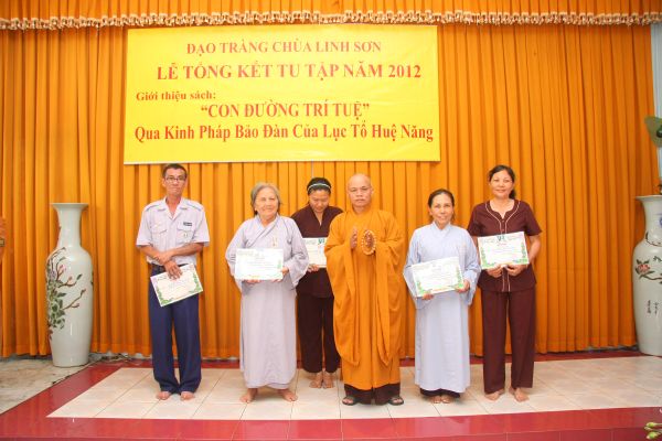 TP.HCM: Đêm hoa đăng mừng Thánh đạo