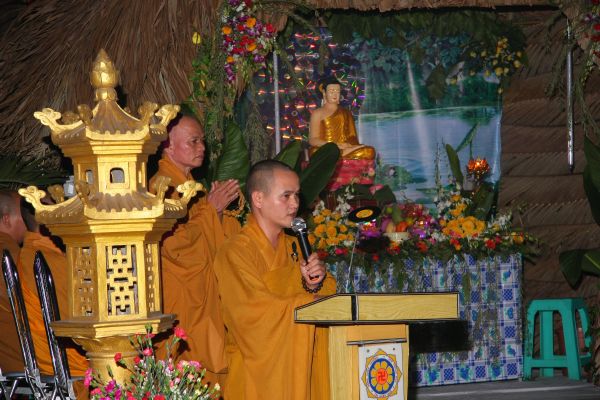 TP.HCM: Đêm hoa đăng mừng Thánh đạo