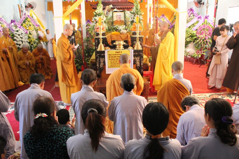 Chùm ảnh những phái đoàn phúng viếng ngày lễ tang đầu tiên của cố Trưởng lão HT. Thích Đắc Pháp – Phần I