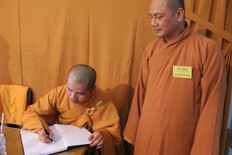 Chùm ảnh những phái đoàn phúng viếng ngày lễ tang đầu tiên của cố Trưởng lão HT. Thích Đắc Pháp – Phần I