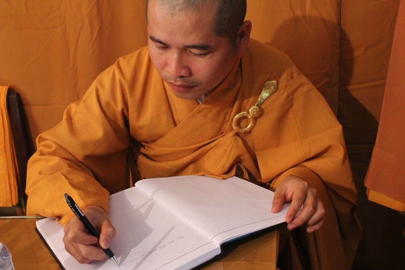 Chùm ảnh những phái đoàn phúng viếng ngày lễ tang đầu tiên của cố Trưởng lão HT. Thích Đắc Pháp – Phần I