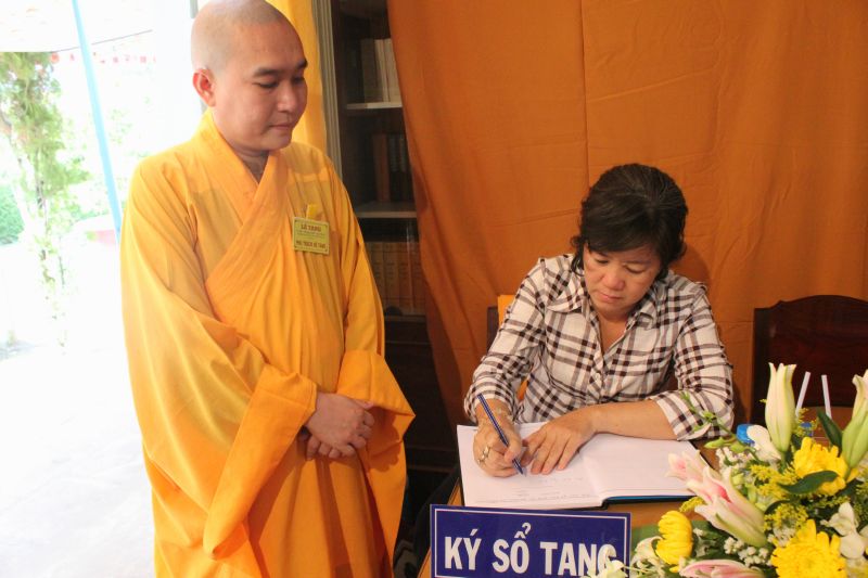 Chùm ảnh những phái đoàn phúng viếng ngày lễ tang đầu tiên của cố Trưởng lão HT. Thích Đắc Pháp – Phần I