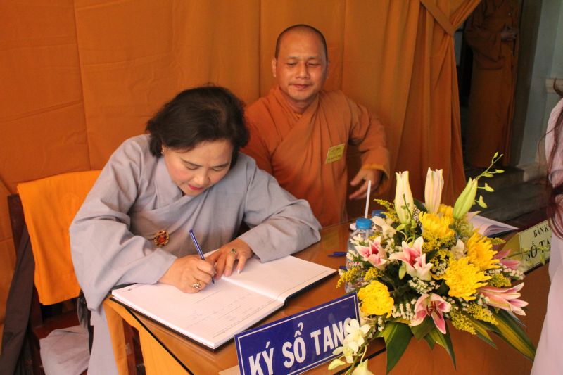 Chùm ảnh những phái đoàn phúng viếng ngày lễ tang đầu tiên của cố Trưởng lão HT. Thích Đắc Pháp – Phần I