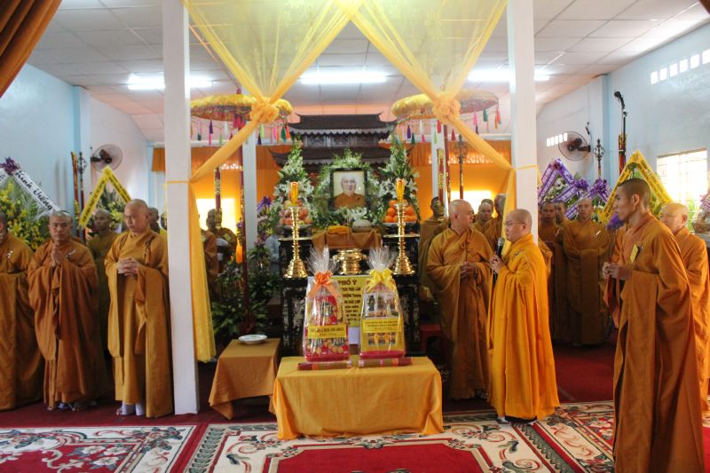 Chùm ảnh những phái đoàn phúng viếng ngày lễ tang đầu tiên của cố Trưởng lão HT. Thích Đắc Pháp – Phần I