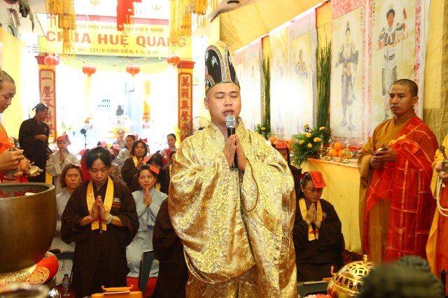 Chùm ảnh: Lễ hoàn đàn Dược Sư Thất Châu 3 ngày tại chùa Huệ Quang - Q. 10