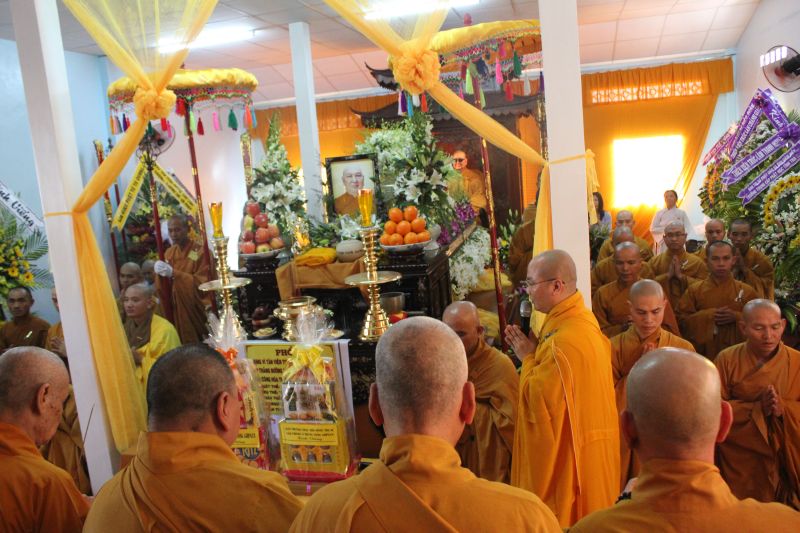 Chùm ảnh những phái đoàn phúng viếng ngày lễ tang đầu tiên của cố Trưởng lão HT. Thích Đắc Pháp – Phần I