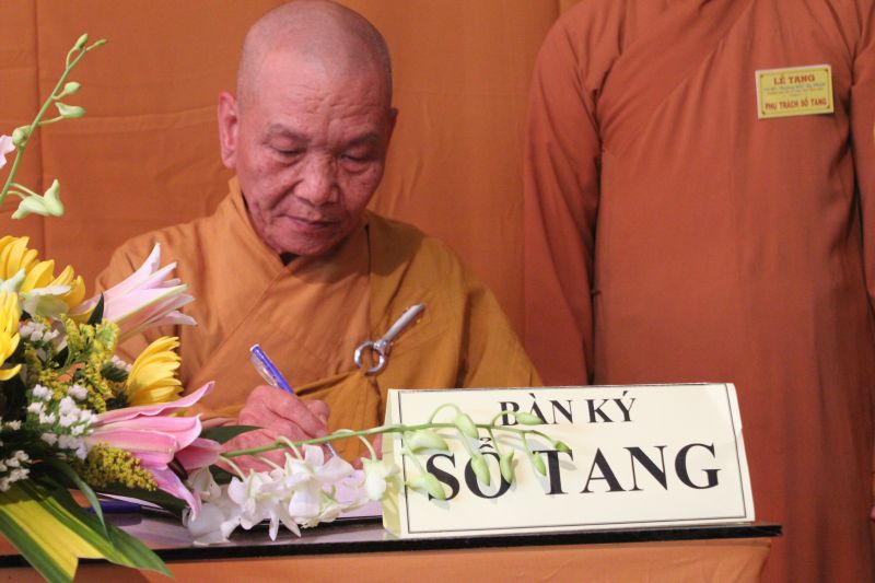 Chùm ảnh những phái đoàn phúng viếng ngày lễ tang đầu tiên của cố Trưởng lão HT. Thích Đắc Pháp – Phần I