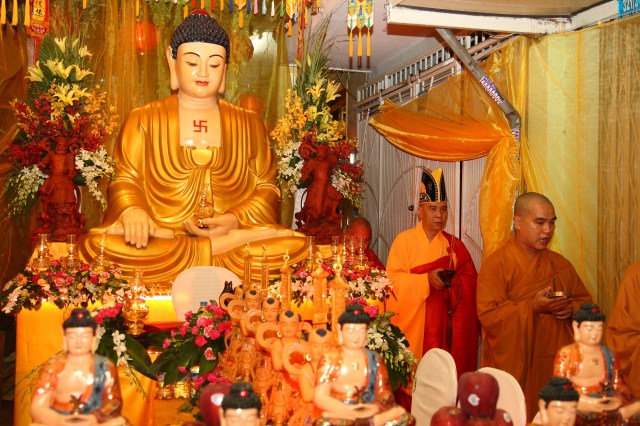 Chùm ảnh: Lễ hoàn đàn Dược Sư Thất Châu 3 ngày tại chùa Huệ Quang - Q. 10