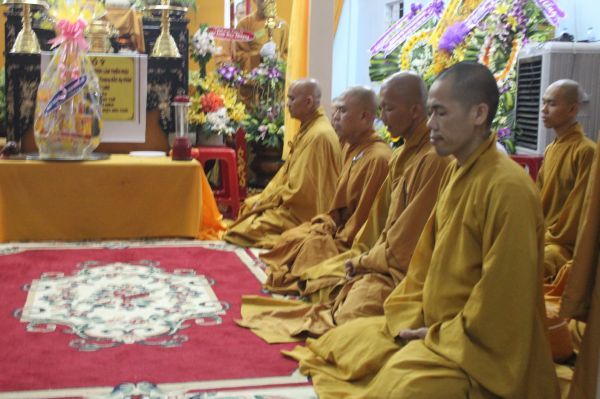 Vinh Long: Thiền tọa bên kim quan nhục thân Thầy