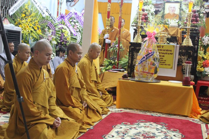 Chùm ảnh những phái đoàn phúng viếng ngày lễ tang đầu tiên của cố Trưởng lão HT. Thích Đắc Pháp – Phần I