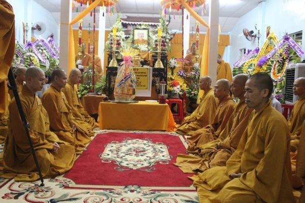 Vinh Long: Thiền tọa bên kim quan nhục thân Thầy