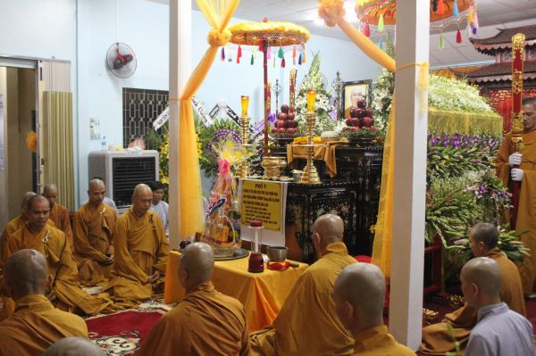 Vinh Long: Thiền tọa bên kim quan nhục thân Thầy
