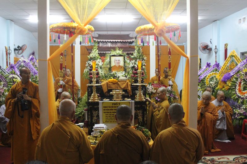 Chùm ảnh những phái đoàn phúng viếng ngày lễ tang đầu tiên của cố Trưởng lão HT. Thích Đắc Pháp – Phần I